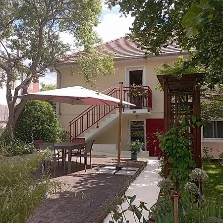 F1 Independant Rez De Jardin Proche De Vichy Petits Dej Compris Séjour chez l'habitant