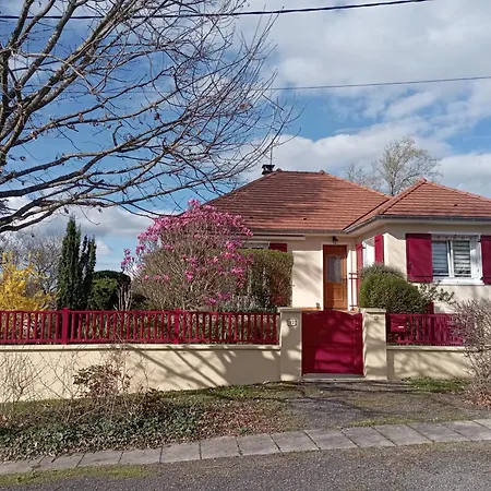 F1 Independant Rez De Jardin Proche De Vichy Petits Dej Compris Séjour chez l'habitant